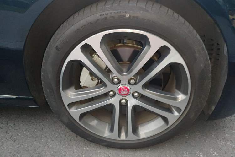 Used Jaguar XEL 2023 2.0T 250 PS R-DYNAMIC S Advanced Sport Edition Right Front Wheel Hub