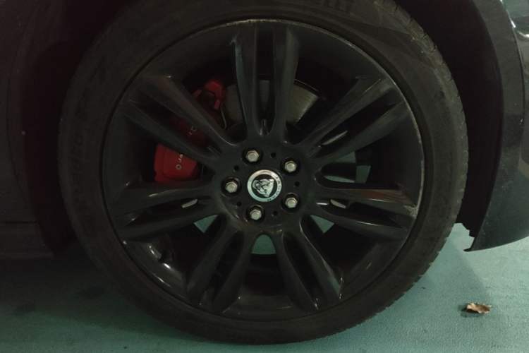 Used Jaguar XEL 2023 2.0T 250 PS R-DYNAMIC S Advanced Sport Edition Right Front Wheel Hub