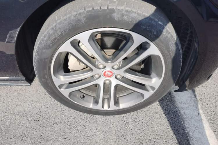 Used Jaguar XEL 2023 2.0T 250 PS R-DYNAMIC S Advanced Sport Edition Right Front Wheel Hub