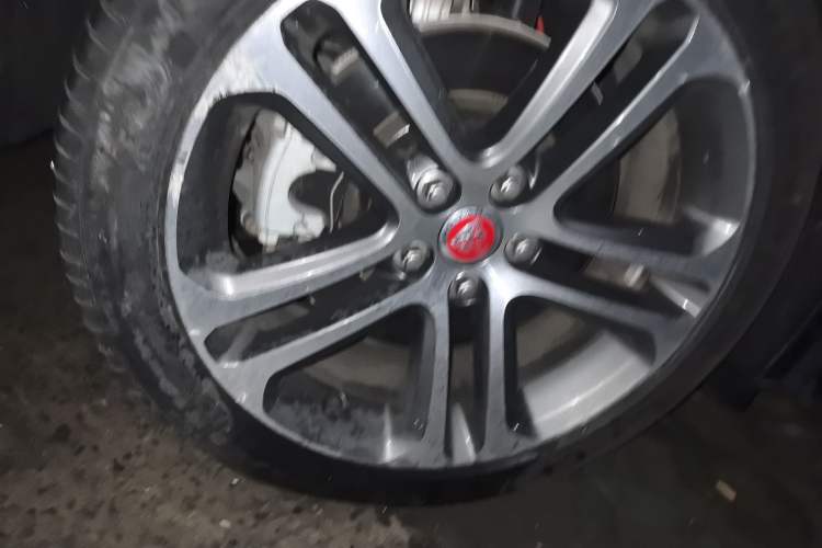 Used Jaguar XEL 2023 2.0T 250 PS R-DYNAMIC S Advanced Sport Edition Right Front Wheel Hub