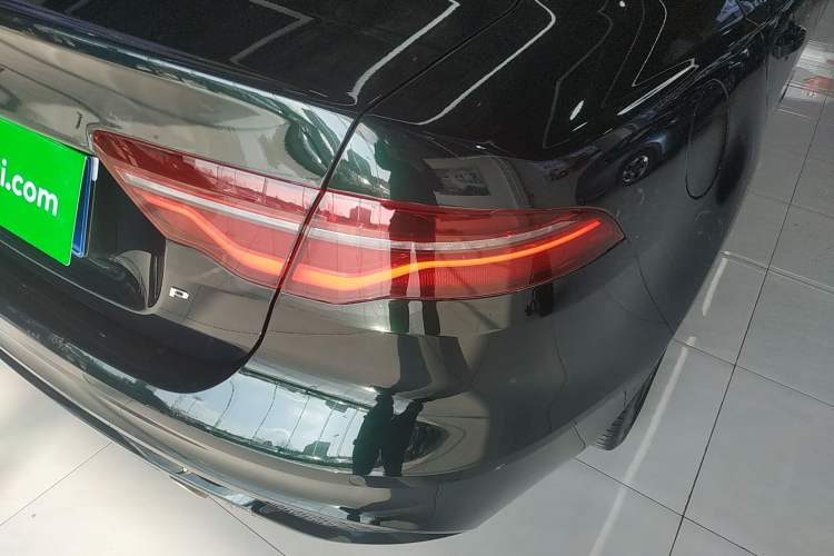 Used Jaguar XEL 2023 2.0T 250 PS R-DYNAMIC S Advanced Sport Edition Right Rear Taillight