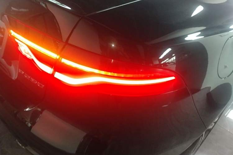 Used Jaguar XEL 2023 2.0T 250 PS R-DYNAMIC S Advanced Sport Edition Right Rear Taillight