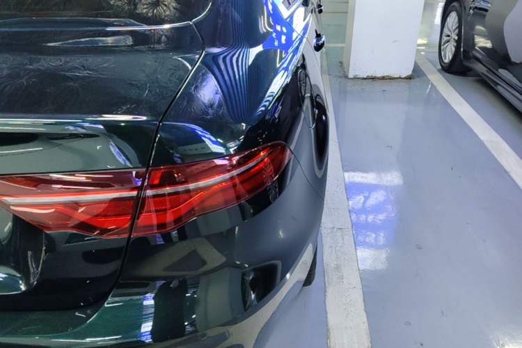 Used Jaguar XEL 2023 2.0T 250 PS R-DYNAMIC S Advanced Sport Edition Right Rear Taillight