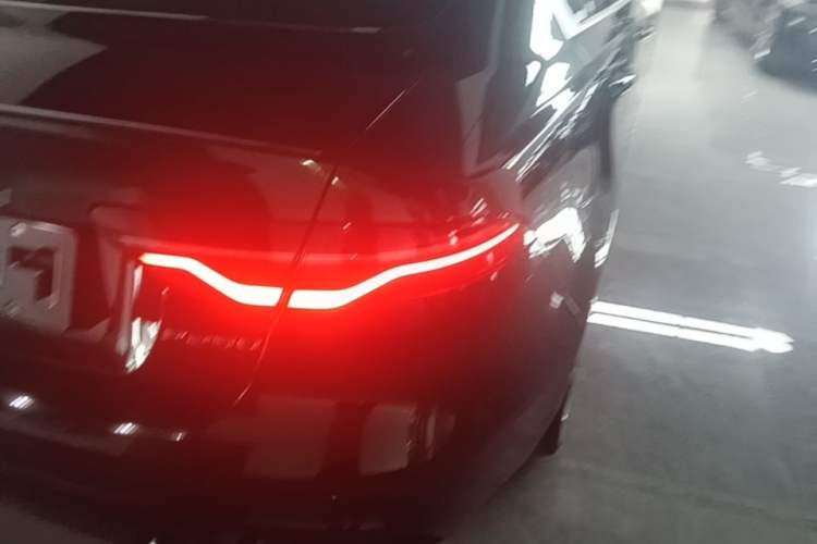 Used Jaguar XEL 2023 2.0T 250 PS R-DYNAMIC S Advanced Sport Edition Right Rear Taillight