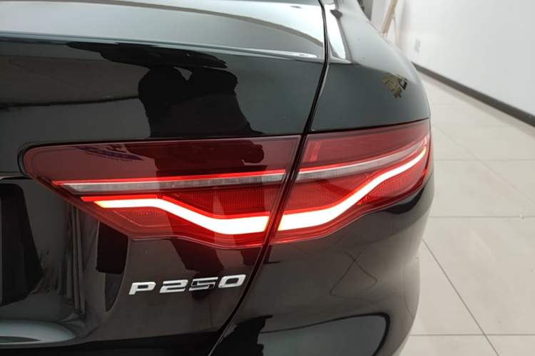 Used Jaguar XEL 2023 2.0T 250 PS R-DYNAMIC S Advanced Sport Edition Right Rear Taillight