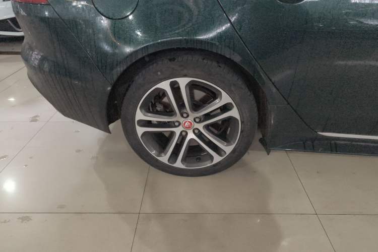 Used Jaguar XEL 2023 2.0T 250 PS R-DYNAMIC S Advanced Sport Edition Right Rear Wheel Hub