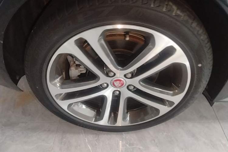 Used Jaguar XEL 2023 2.0T 250 PS R-DYNAMIC S Advanced Sport Edition Right Rear Wheel Hub