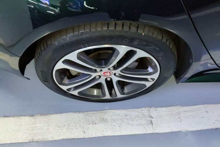 Used Jaguar XEL 2023 2.0T 250 PS R-DYNAMIC S Advanced Sport Edition Right Rear Wheel Hub