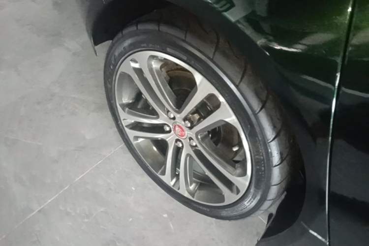 Used Jaguar XEL 2023 2.0T 250 PS R-DYNAMIC S Advanced Sport Edition Right Rear Wheel Hub
