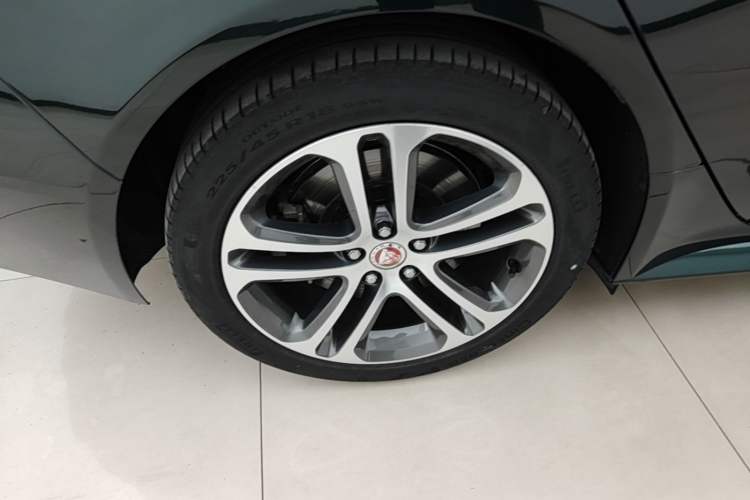 Used Jaguar XEL 2023 2.0T 250 PS R-DYNAMIC S Advanced Sport Edition Right Rear Wheel Hub