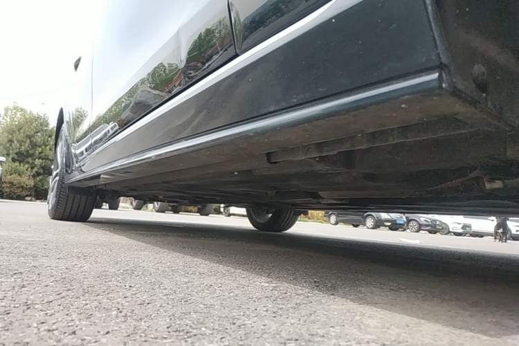 Used Jaguar XEL 2023 2.0T 250 PS R-DYNAMIC S Advanced Sport Edition Right Side Sill
