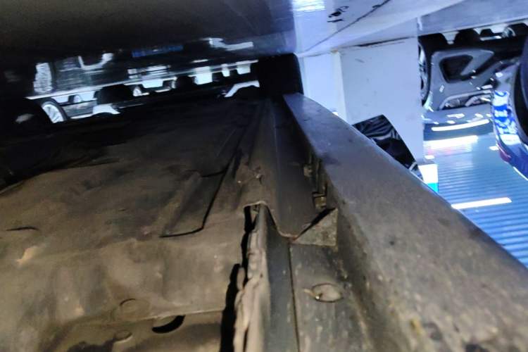 Used Jaguar XEL 2023 2.0T 250 PS R-DYNAMIC S Advanced Sport Edition Right Side Sill