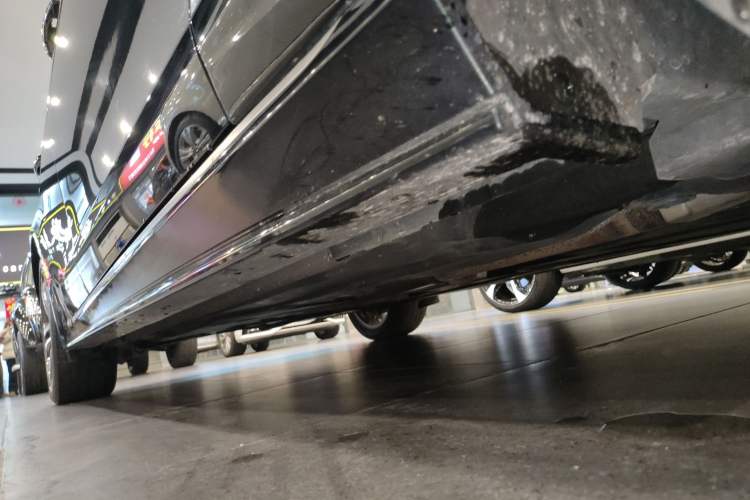Used Jaguar XEL 2023 2.0T 250 PS R-DYNAMIC S Advanced Sport Edition Right Side Sill