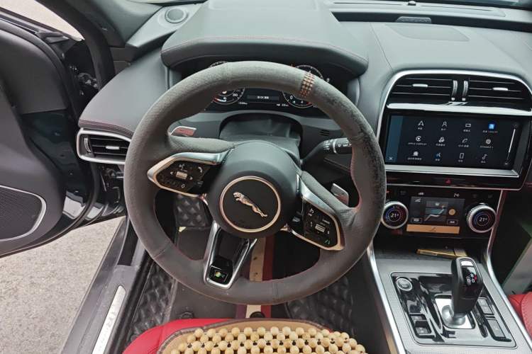 Used Jaguar XEL 2023 2.0T 250 PS R-DYNAMIC S Advanced Sport Edition Steering Wheel