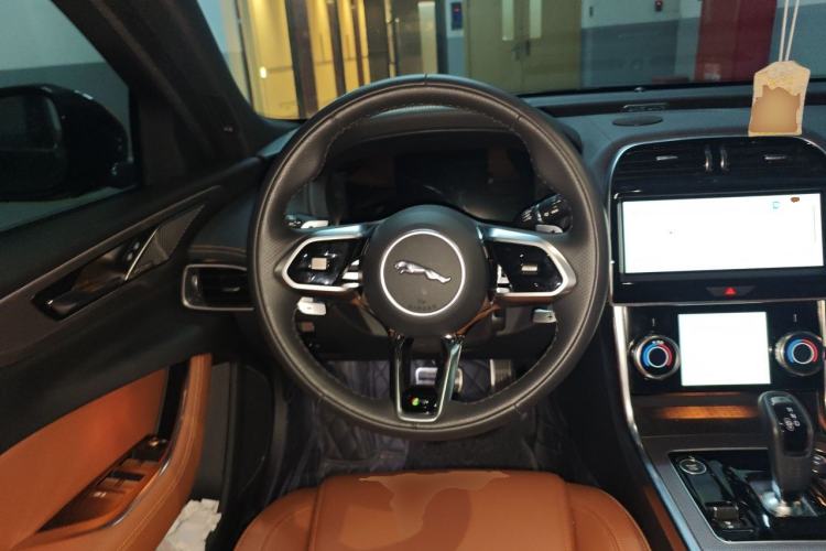 Used Jaguar XEL 2023 2.0T 250 PS R-DYNAMIC S Advanced Sport Edition Steering Wheel