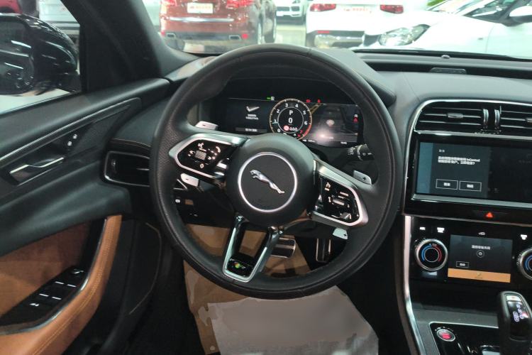 Used Jaguar XEL 2023 2.0T 250 PS R-DYNAMIC S Advanced Sport Edition Steering Wheel