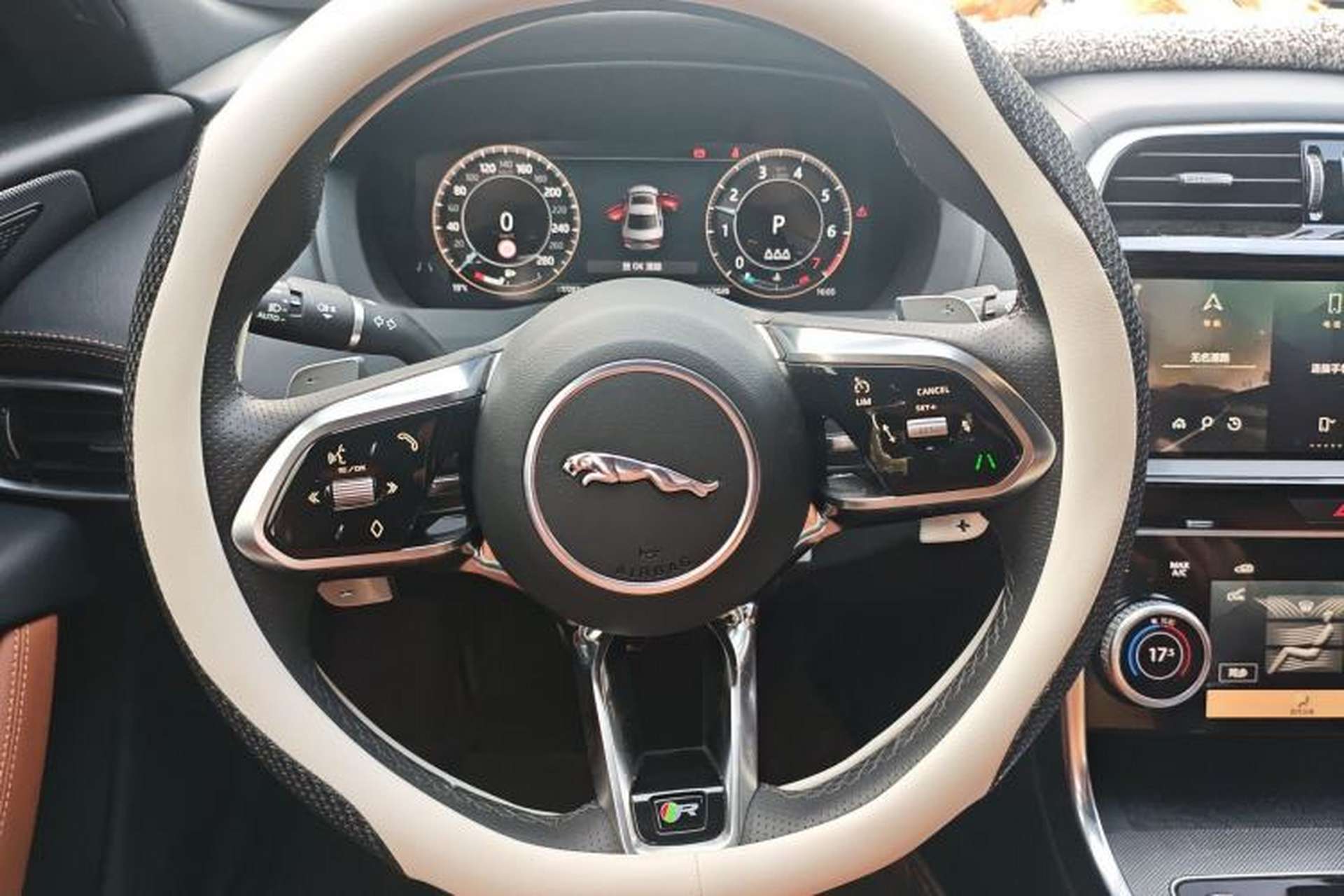 Used Jaguar XEL 2023 2.0T 250 PS R-DYNAMIC S Advanced Sport Edition Steering Wheel