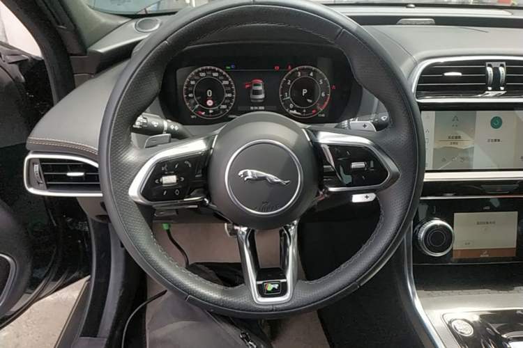 Used Jaguar XEL 2023 2.0T 250 PS R-DYNAMIC S Advanced Sport Edition Steering Wheel
