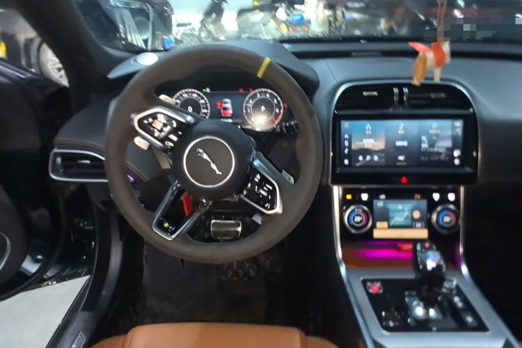 Used Jaguar XEL 2023 2.0T 250 PS R-DYNAMIC S Advanced Sport Edition Steering Wheel