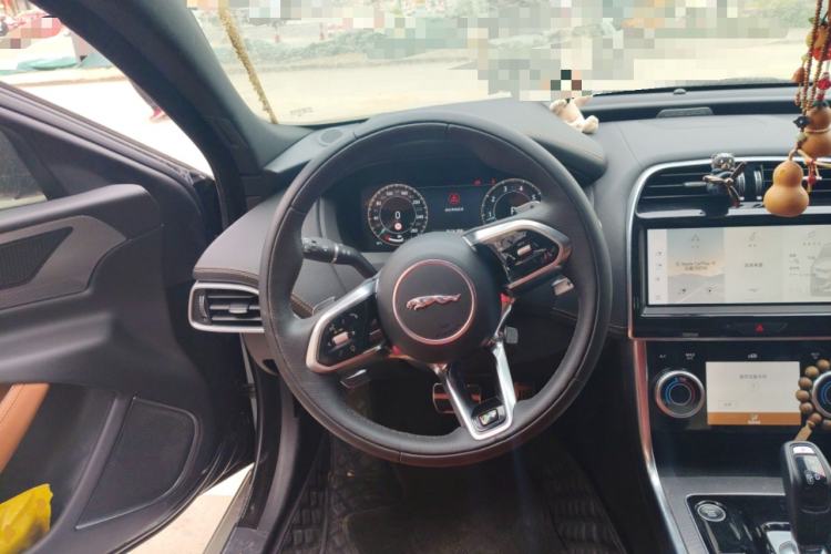 Used Jaguar XEL 2023 2.0T 250 PS R-DYNAMIC S Advanced Sport Edition Steering Wheel