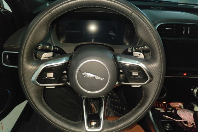Used Jaguar XEL 2023 2.0T 250 PS R-DYNAMIC S Advanced Sport Edition Steering Wheel