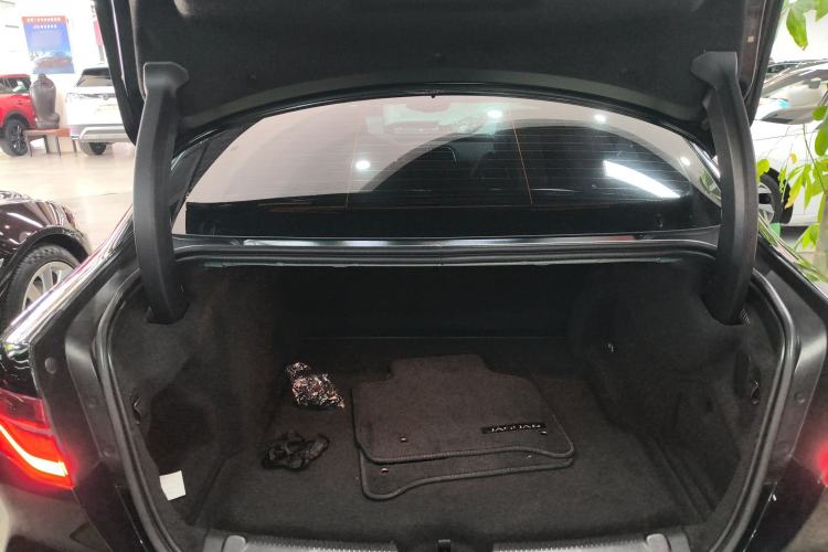 Used Jaguar XEL 2023 2.0T 250 PS R-DYNAMIC S Advanced Sport Edition Trunk