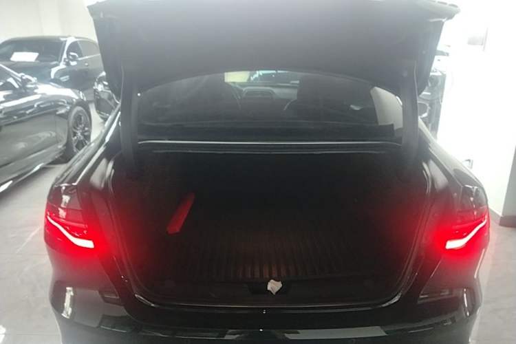 Used Jaguar XEL 2023 2.0T 250 PS R-DYNAMIC S Advanced Sport Edition Trunk