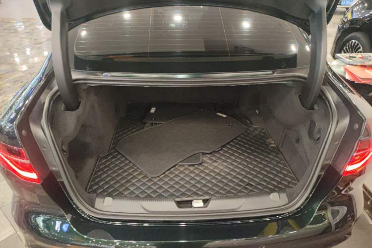 Used Jaguar XEL 2023 2.0T 250 PS R-DYNAMIC S Advanced Sport Edition Trunk