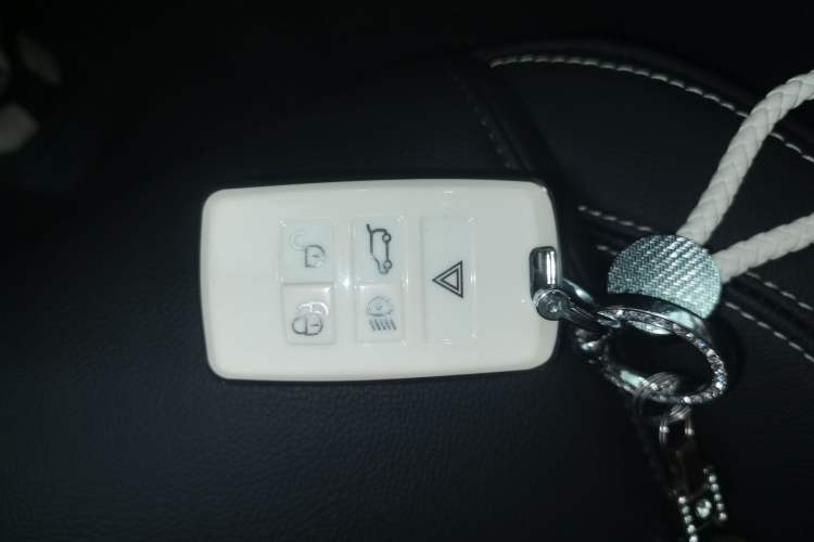 Used Jaguar XEL 2023 2.0T 200 PS R-DYNAMIC Youth Sports Edition Vehicle Key