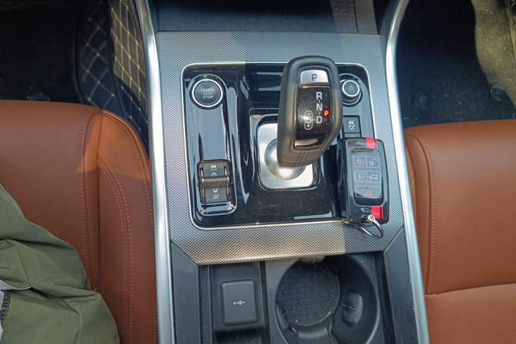Used Jaguar XEL 2023 2.0T 250 PS R-DYNAMIC S Advanced Sport Edition Gear Lever