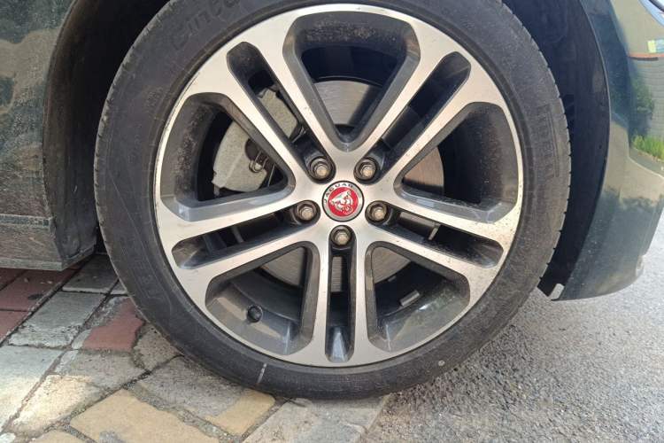 Used Jaguar XEL 2023 2.0T 250 PS R-DYNAMIC S Advanced Sport Edition Right Front Wheel Hub