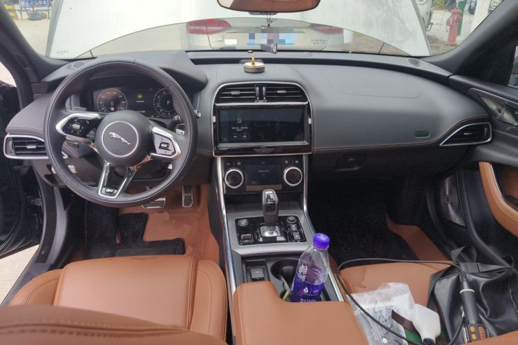 Used Jaguar XEL 2023 2.0T 250 PS R-DYNAMIC S Advanced Sport Edition Center Console