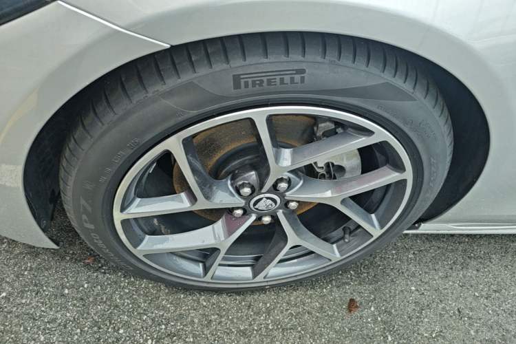 Used Jaguar XEL 2023 2.0T 250 PS R-DYNAMIC S Advanced Sport Edition Left Front Wheel Hub