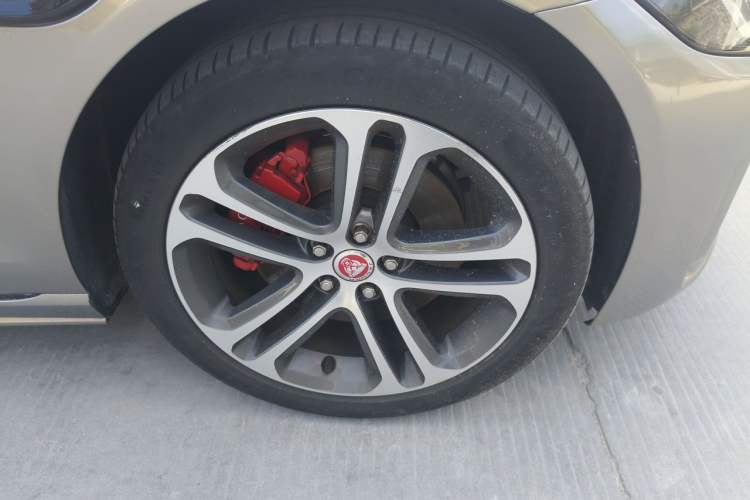 Used Jaguar XEL 2023 2.0T 250 PS R-DYNAMIC S Advanced Sport Edition Right Front Wheel Hub