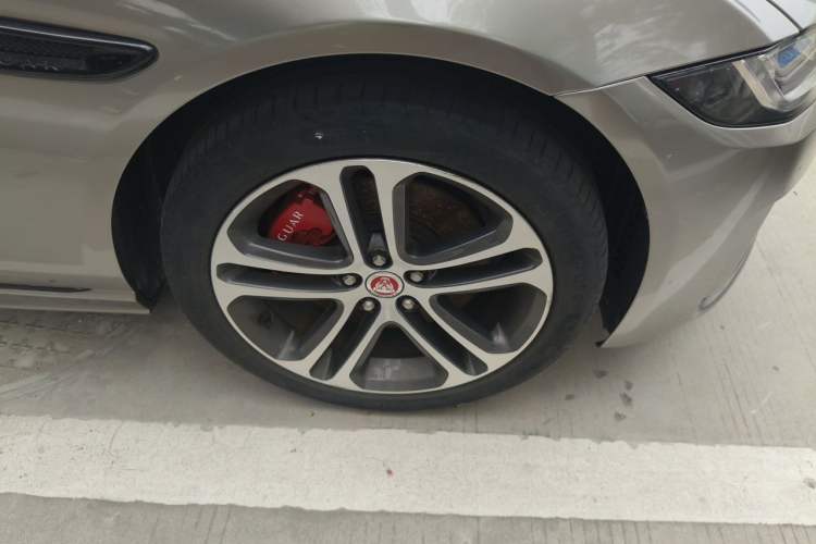 Used Jaguar XEL 2023 2.0T 250 PS R-DYNAMIC S Advanced Sport Edition Right Front Wheel Hub