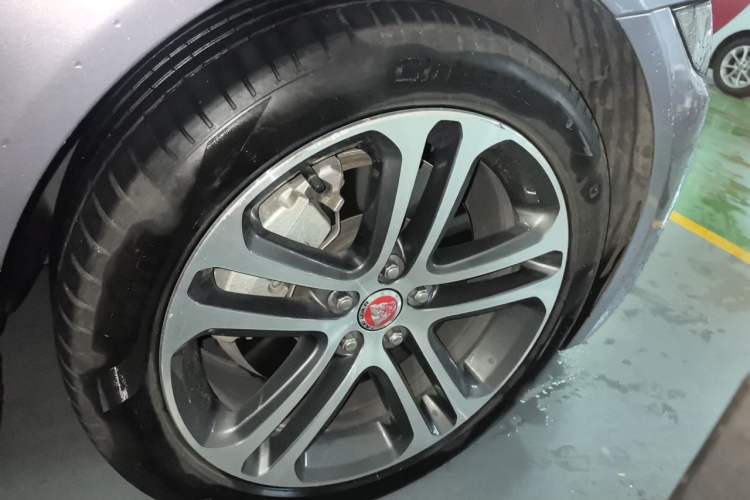 Used Jaguar XEL 2023 2.0T 250 PS R-DYNAMIC S Advanced Sport Edition Right Front Wheel Hub