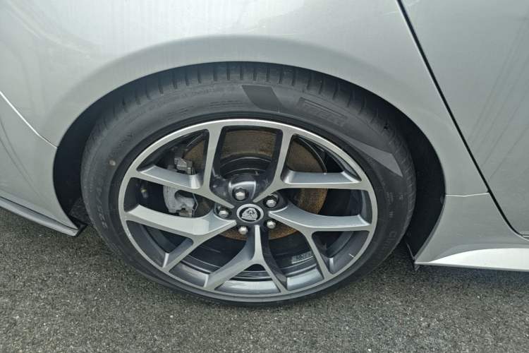 Used Jaguar XEL 2023 2.0T 250 PS R-DYNAMIC S Advanced Sport Edition Right Rear Wheel Hub
