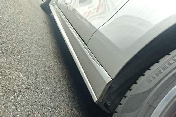 Used Jaguar XEL 2023 2.0T 250 PS R-DYNAMIC S Advanced Sport Edition Right Side Sill