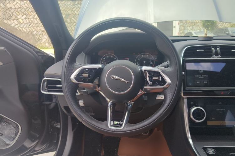 Used Jaguar XEL 2023 2.0T 250 PS R-DYNAMIC S Advanced Sport Edition Steering Wheel