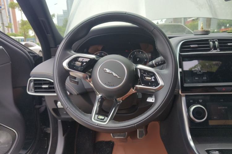 Used Jaguar XEL 2023 2.0T 250 PS R-DYNAMIC S Advanced Sport Edition Steering Wheel