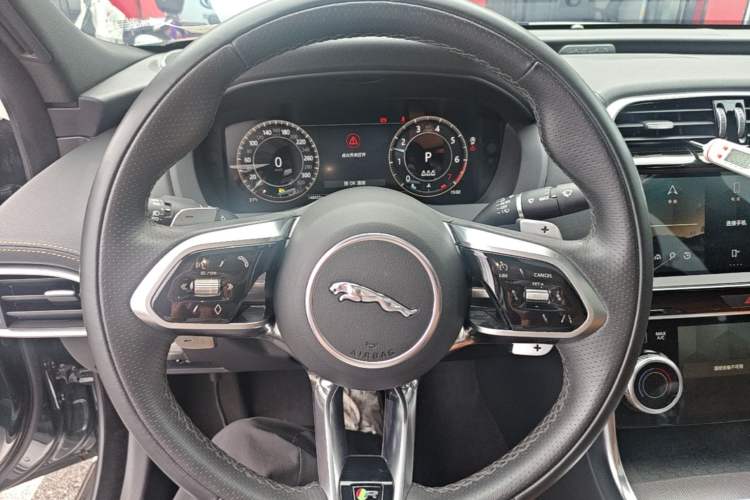 Used Jaguar XEL 2023 2.0T 250 PS R-DYNAMIC S Advanced Sport Edition Steering Wheel