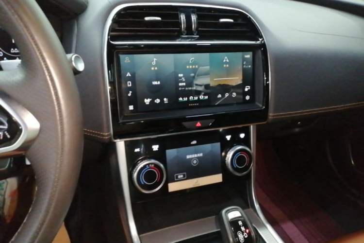 Used Jaguar XEL 2023 2.0T 250 PS R-DYNAMIC S Advanced Sport Edition Audio And AC Panel