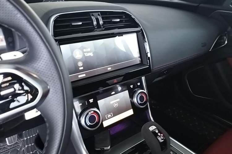 Used Jaguar XEL 2023 2.0T 250 PS R-DYNAMIC S Advanced Sport Edition Audio And AC Panel