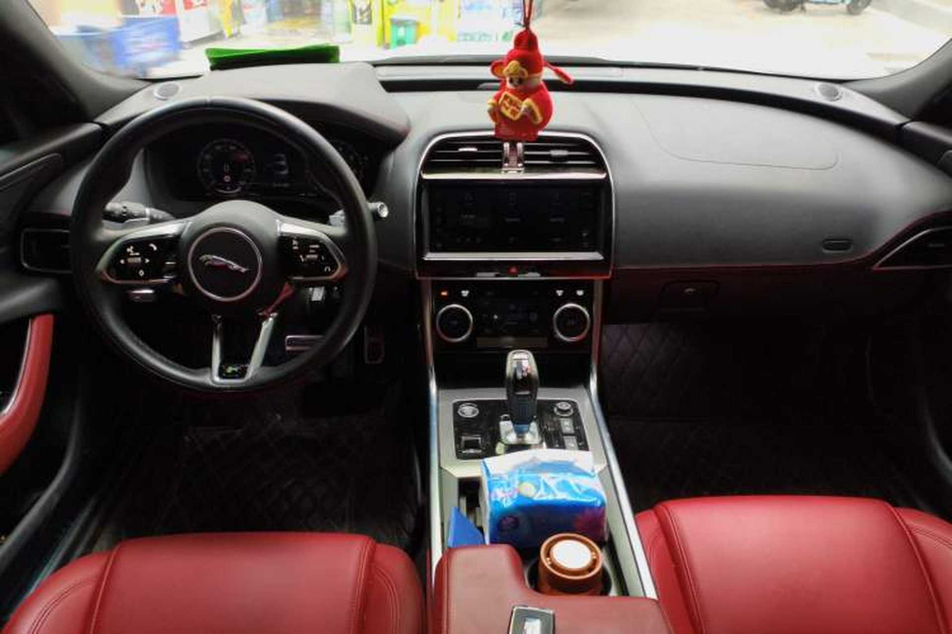 Used Jaguar XEL 2023 2.0T 250 PS R-DYNAMIC S Advanced Sport Edition Center Console