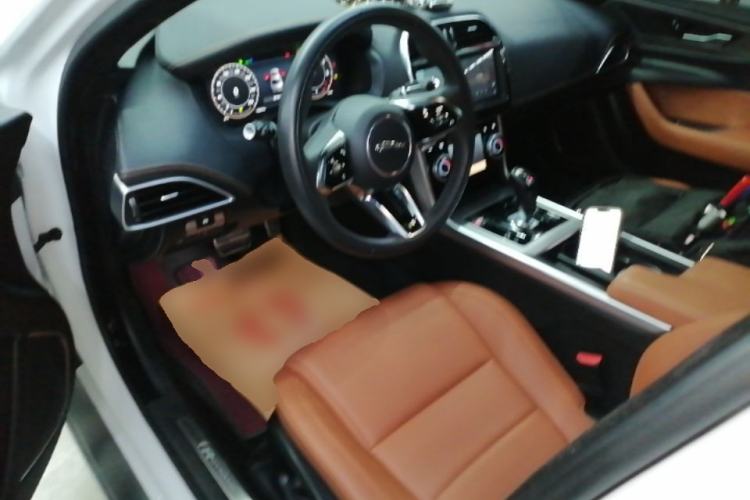 Used Jaguar XEL 2023 2.0T 250 PS R-DYNAMIC S Advanced Sport Edition Center Console