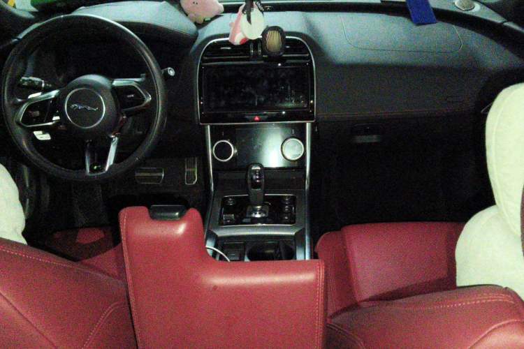 Used Jaguar XEL 2023 2.0T 250 PS R-DYNAMIC S Advanced Sport Edition Center Console