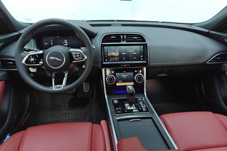 Used Jaguar XEL 2023 2.0T 250 PS R-DYNAMIC S Advanced Sport Edition Center Console