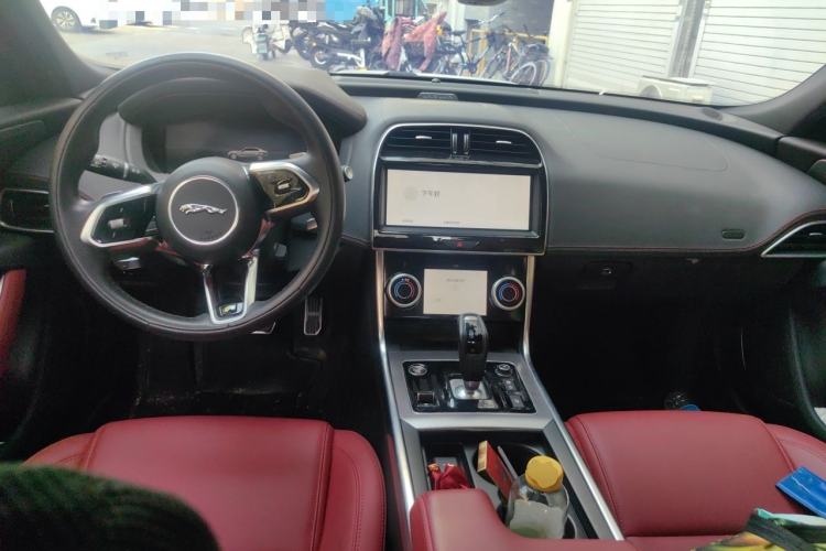 Used Jaguar XEL 2023 2.0T 250 PS R-DYNAMIC S Advanced Sport Edition Center Console