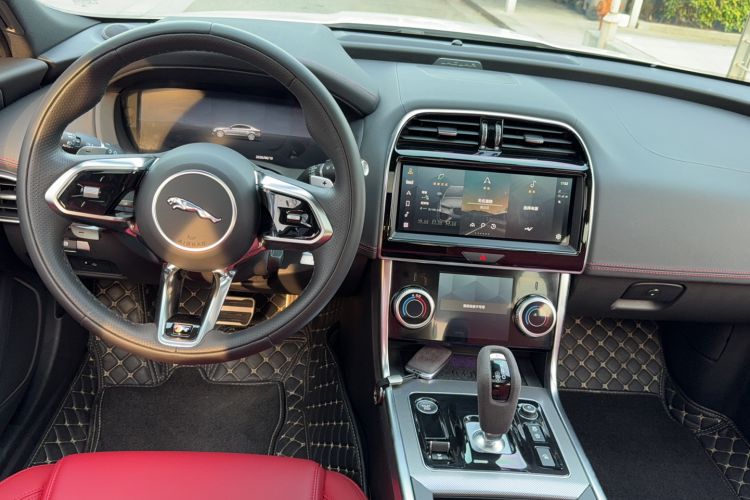 Used Jaguar XEL 2023 2.0T 250 PS R-DYNAMIC S Advanced Sport Edition Center Console