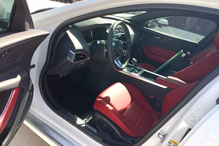 Used Jaguar XEL 2023 2.0T 250 PS R-DYNAMIC S Advanced Sport Edition Driver Seat